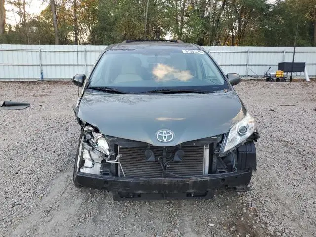 2013 TOYOTA SIENNA LE  