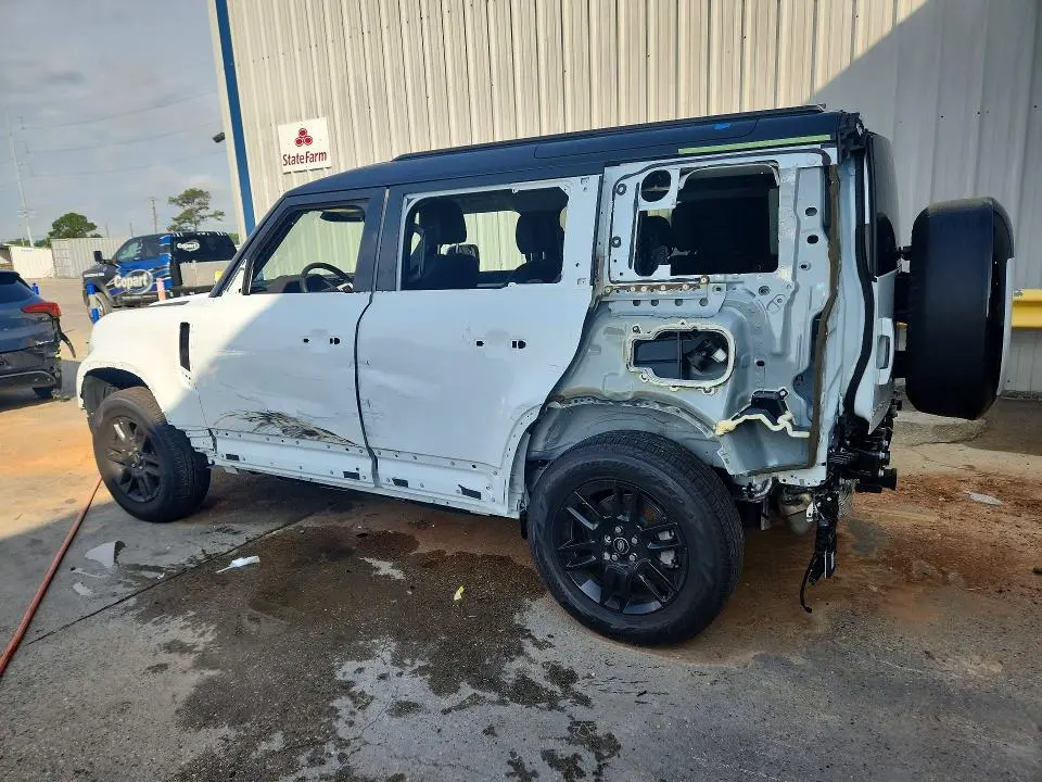 2023 LAND ROVER DEFENDER 110 S  