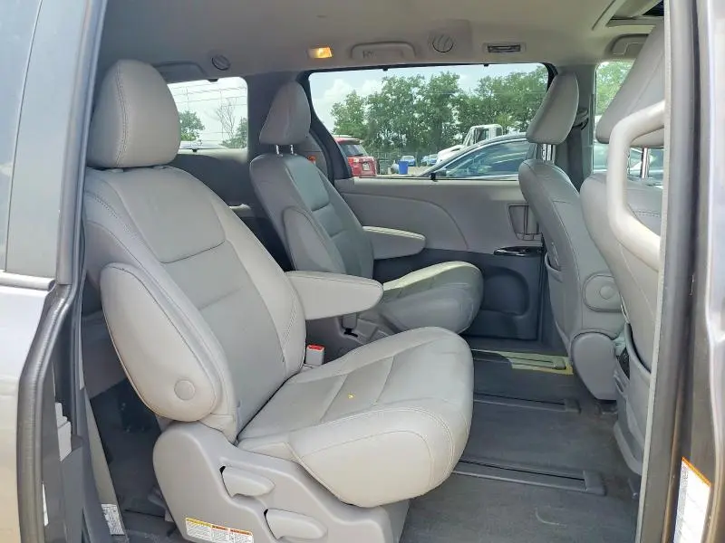 2018 TOYOTA SIENNA XLE 7-PASSENGER  