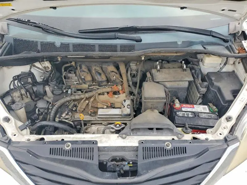 2011 TOYOTA SIENNA LE 8-PASSENGER  