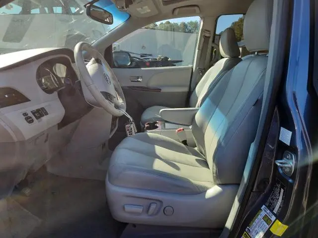 2014 TOYOTA SIENNA XLE  