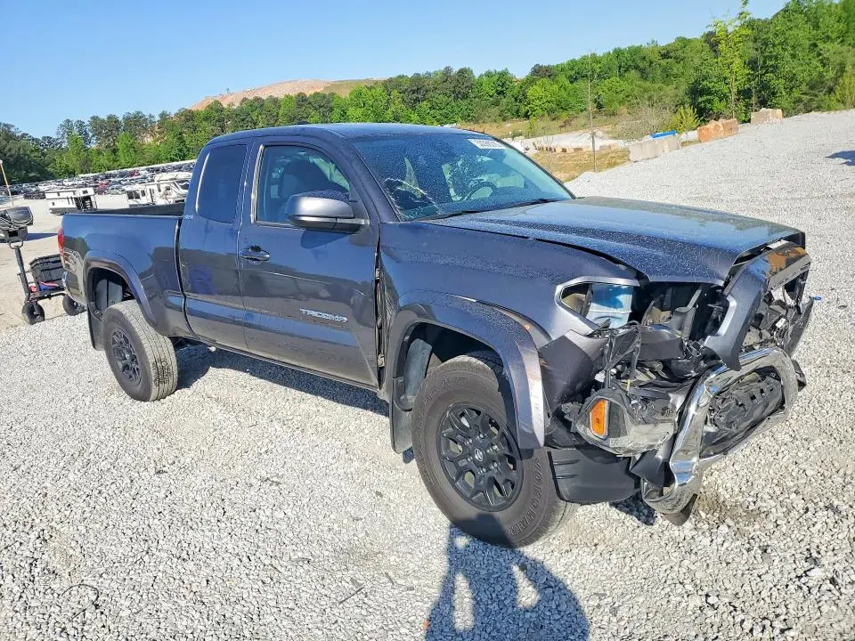 2020 TOYOTA TACOMA SR5 V6  