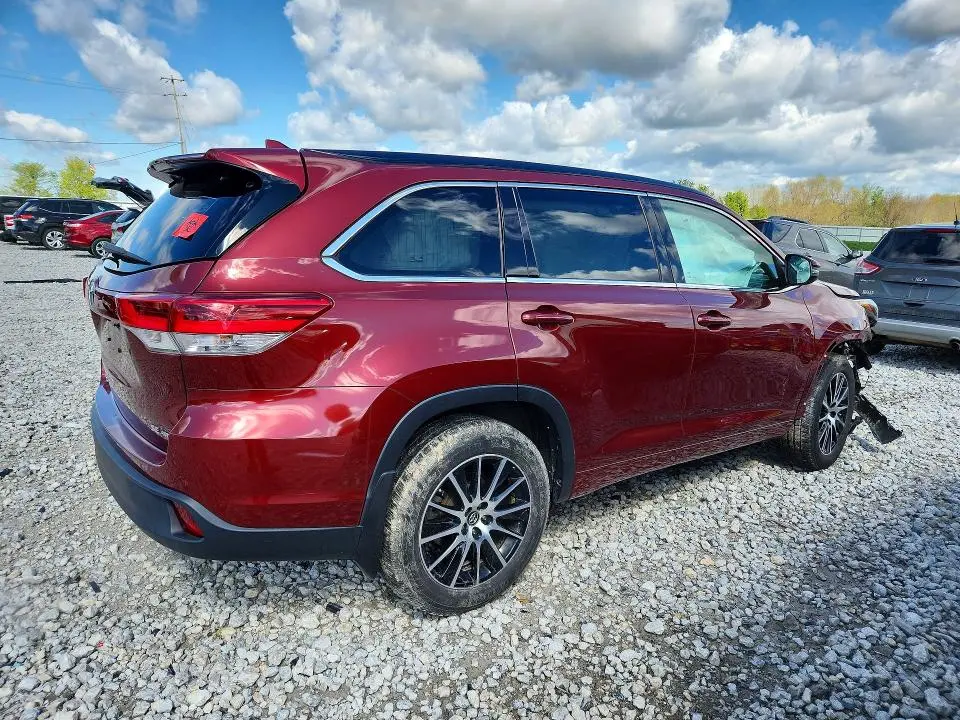 2017 TOYOTA HIGHLANDER SE  