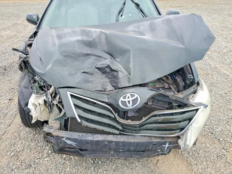 2010 TOYOTA CAMRY LE  