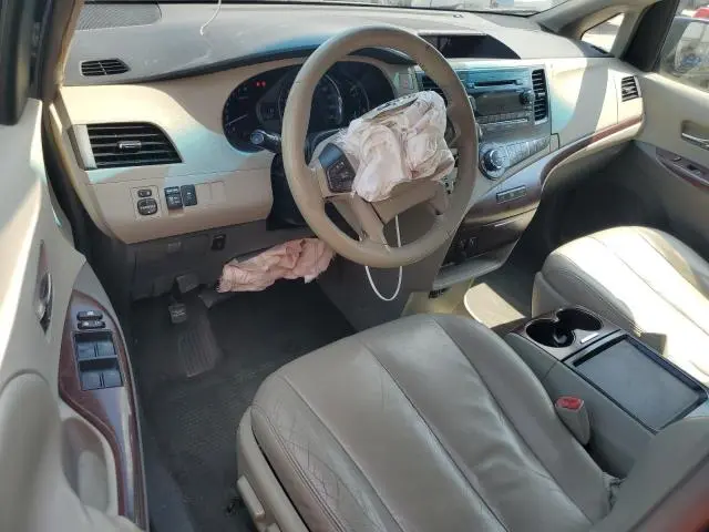 2011 TOYOTA SIENNA XLE  