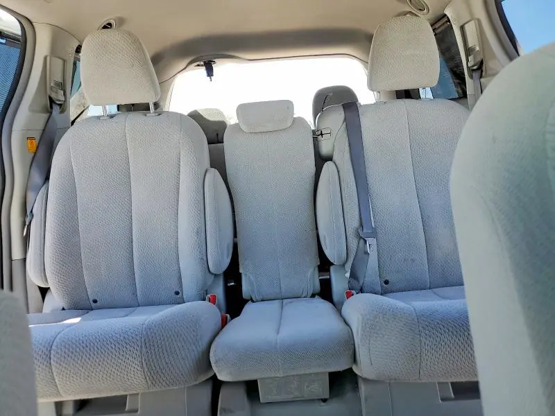 2011 TOYOTA SIENNA LE  