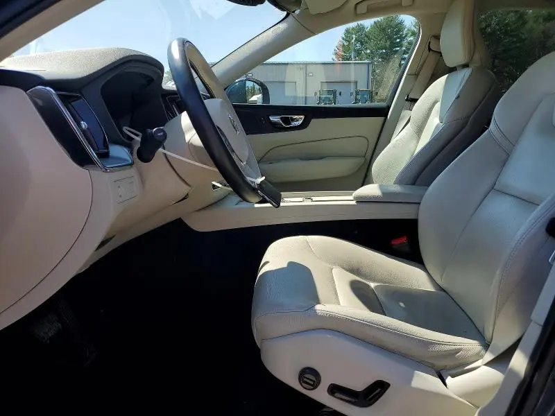 2019 VOLVO XC60 T5  