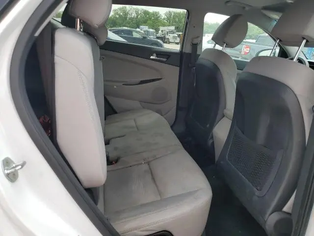 2021 HYUNDAI TUCSON SE  