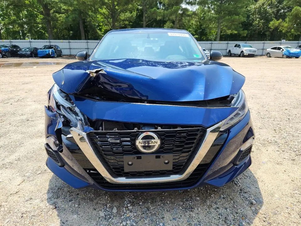 2019 NISSAN ALTIMA SR  