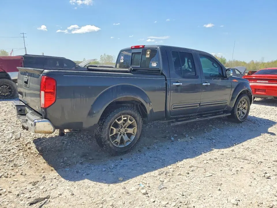 2015 NISSAN FRONTIER SL  