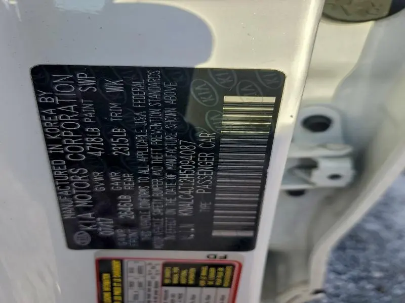 2017 KIA CADENZA PREMIUM  