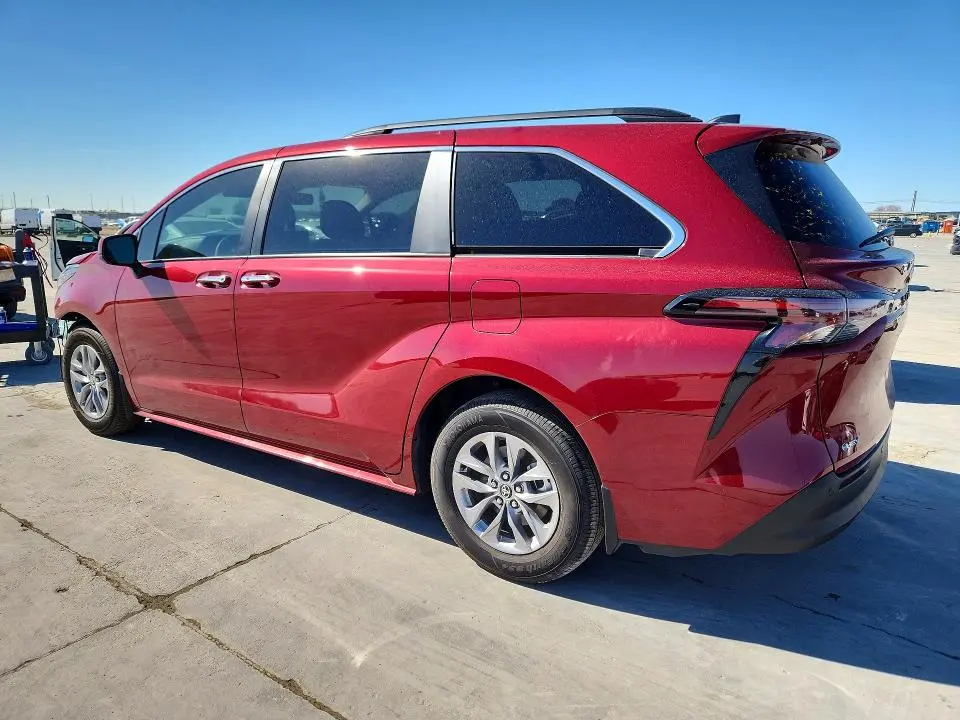 2025 TOYOTA SIENNA   