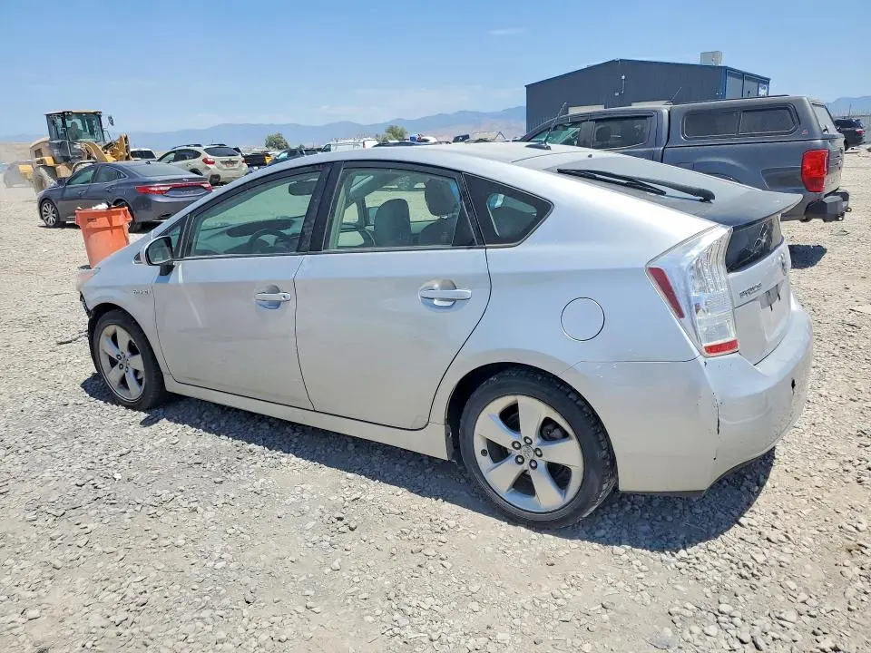2010 TOYOTA PRIUS V  