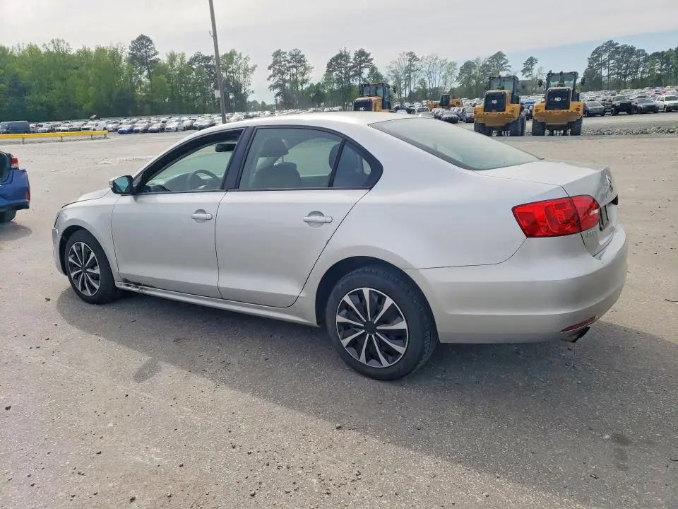 2011 VOLKSWAGEN JETTA SE  
