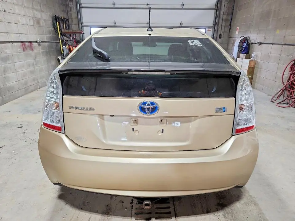 2010 TOYOTA PRIUS V  