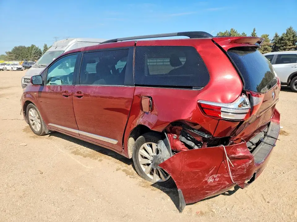2017 TOYOTA SIENNA LE  