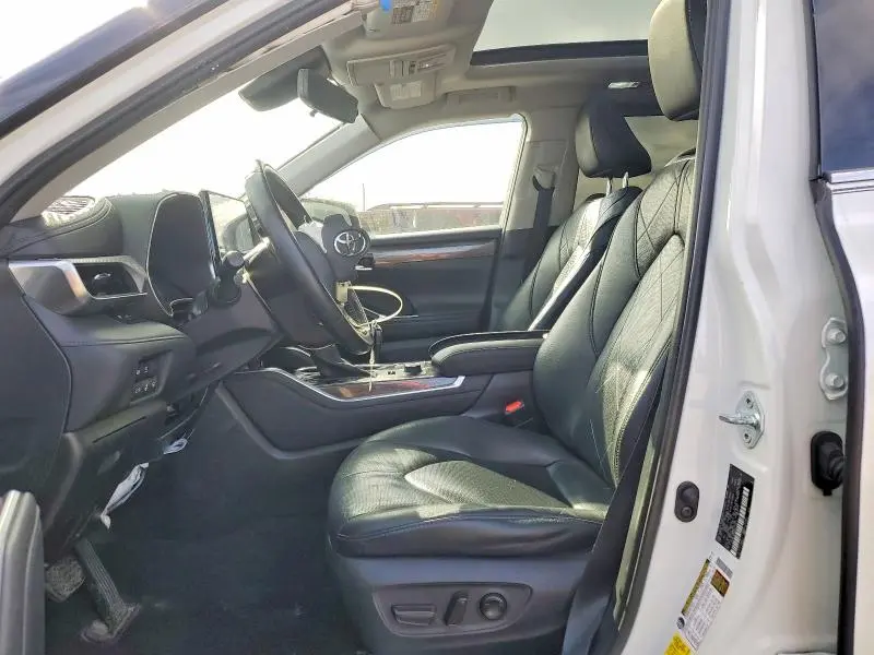 2021 TOYOTA HIGHLANDER PLATINUM  