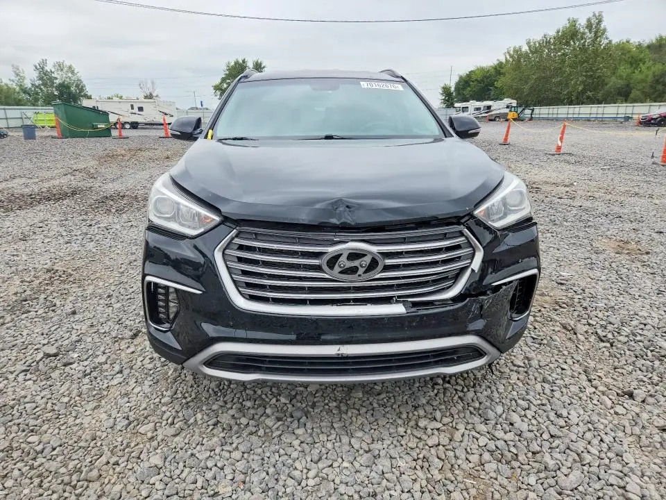 2017 HYUNDAI SANTA FE SE  