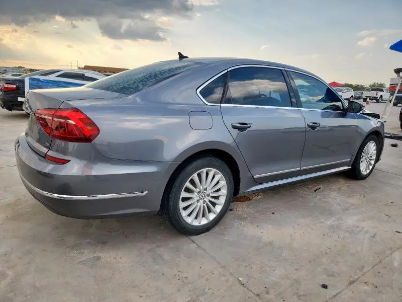 2017 VOLKSWAGEN PASSAT SE  