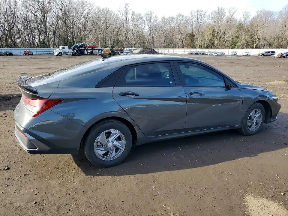 2024 HYUNDAI ELANTRA SE  
