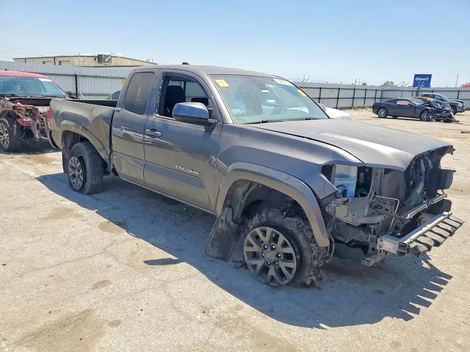 2022 TOYOTA TACOMA SR5 V6  