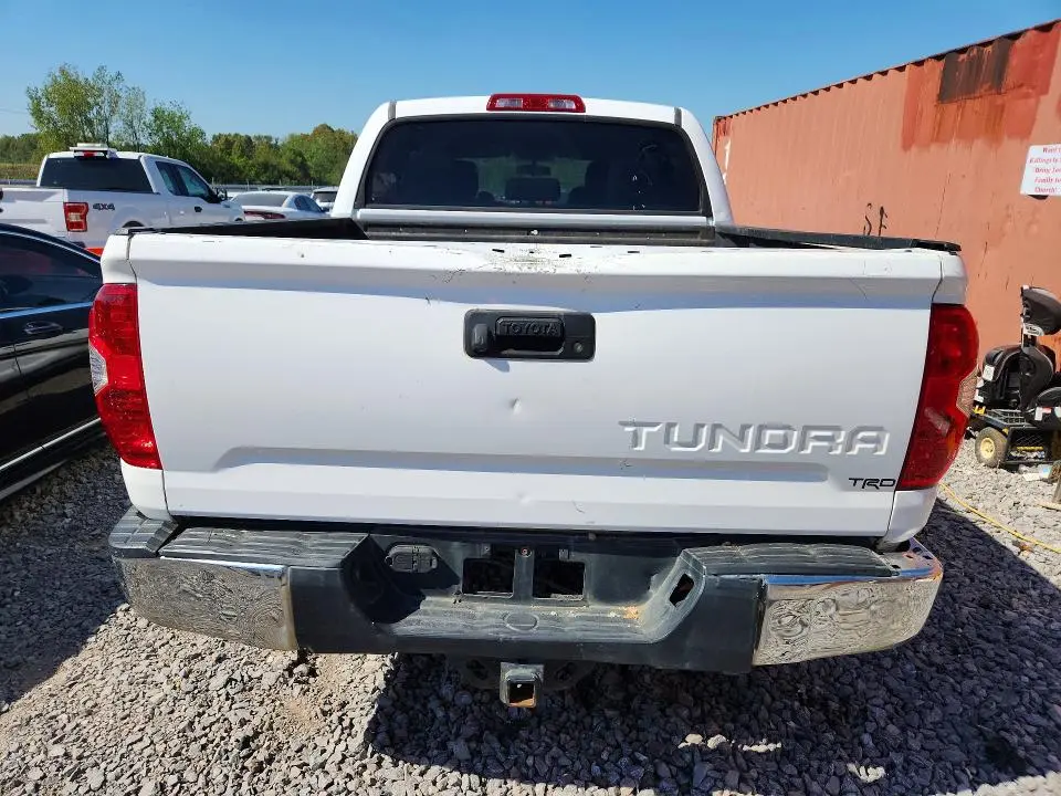 2016 TOYOTA TUNDRA CREWMAX SR5  