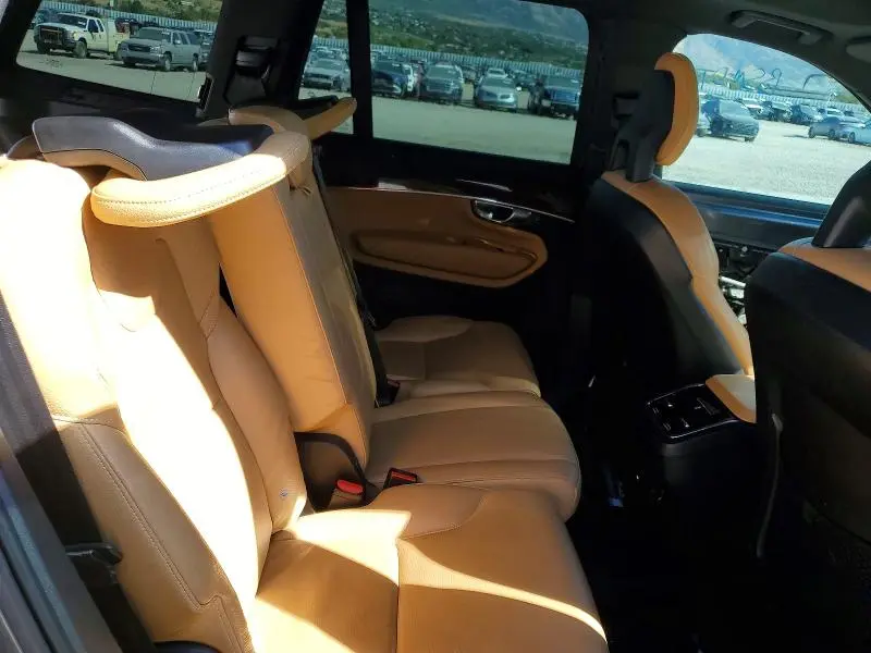 2017 VOLVO XC90 T6  