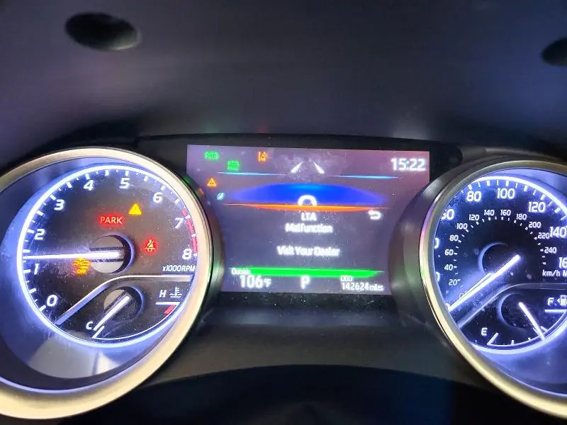 2022 TOYOTA CAMRY XLE  