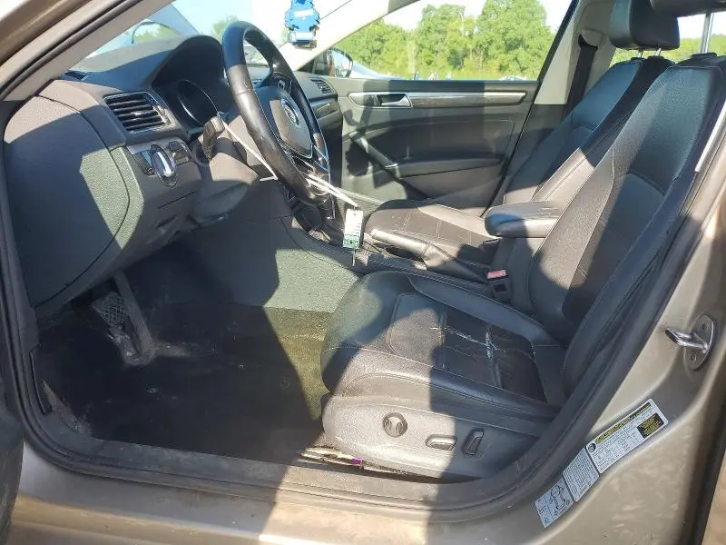 2016 VOLKSWAGEN PASSAT SE  