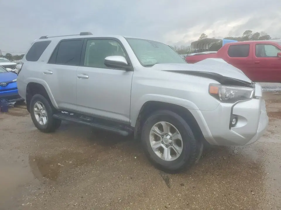2022 TOYOTA 4RUNNER SR5  