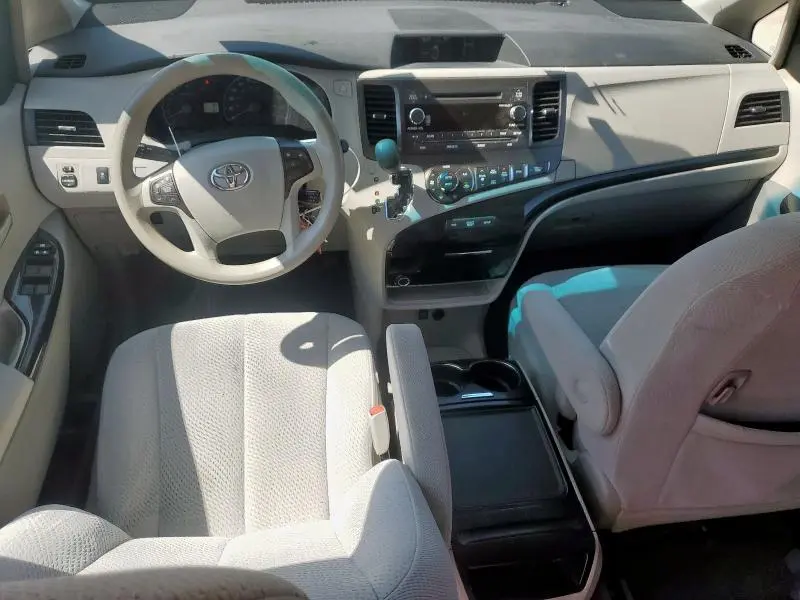 2013 TOYOTA SIENNA LE  