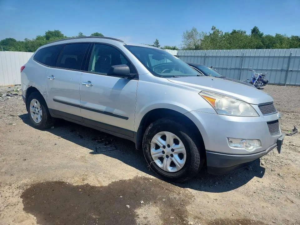 2010 CHEVROLET TRAVERSE LS  