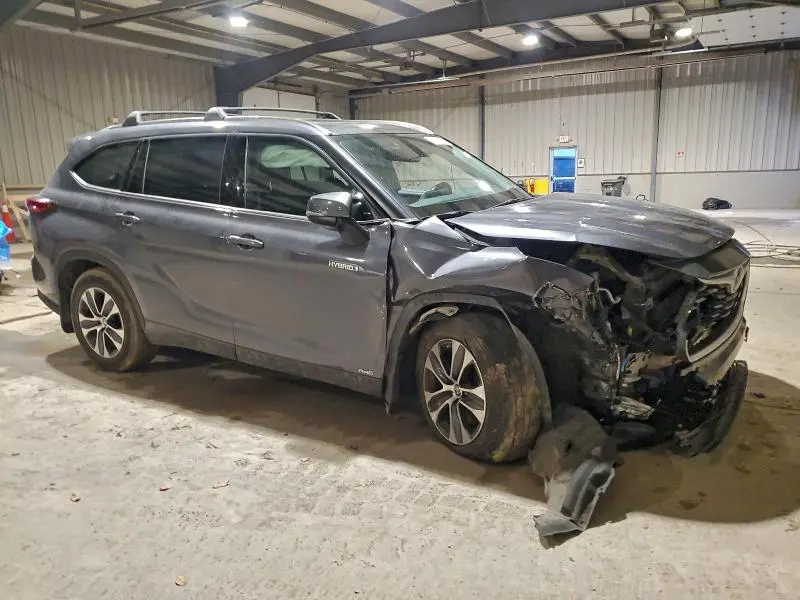 2021 TOYOTA HIGHLANDER HYBRID XLE  