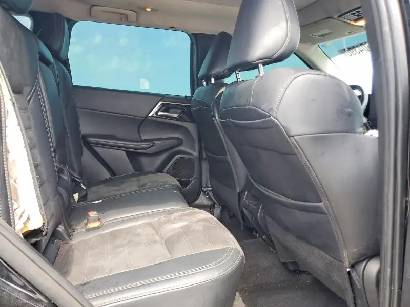 2023 MITSUBISHI OUTLANDER SE  