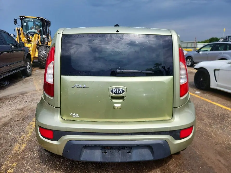 2013 KIA SOUL +  