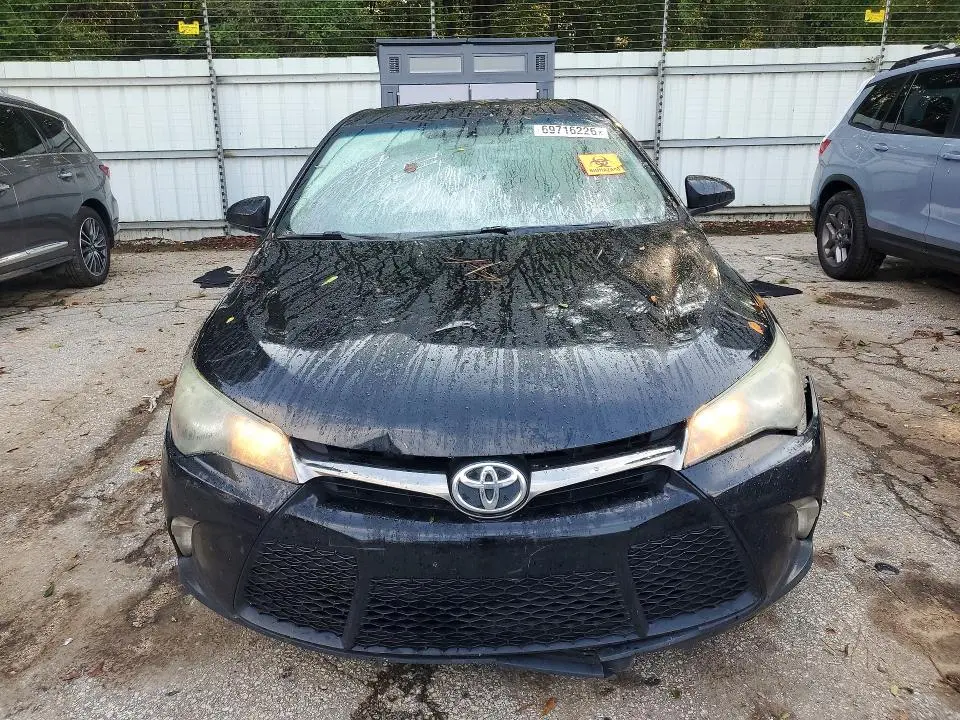 2016 TOYOTA CAMRY SE  