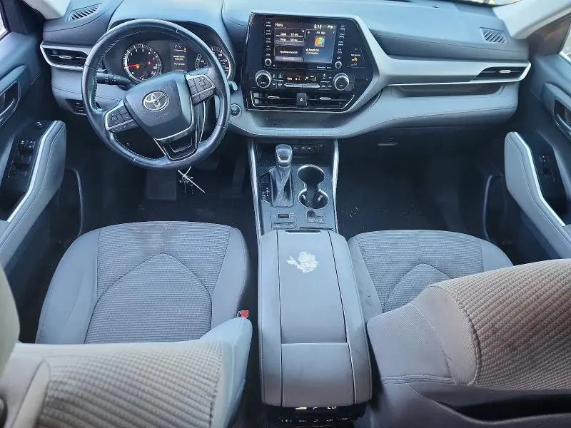 2021 TOYOTA HIGHLANDER LE  