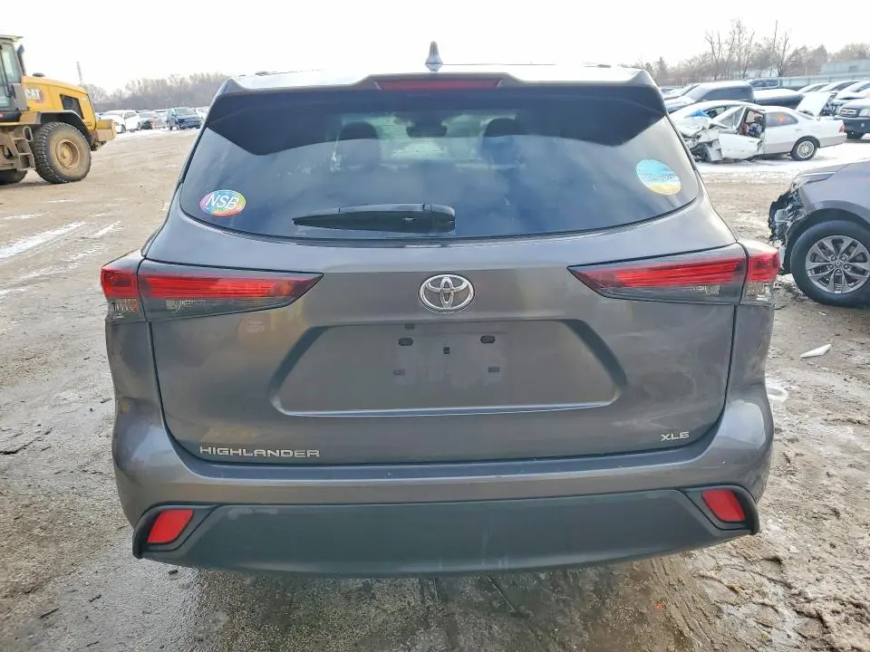 2024 TOYOTA HIGHLANDER LE  