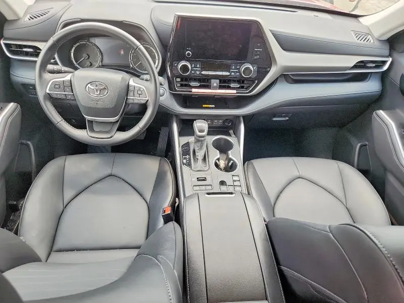 2025 TOYOTA HIGHLANDER XLE  