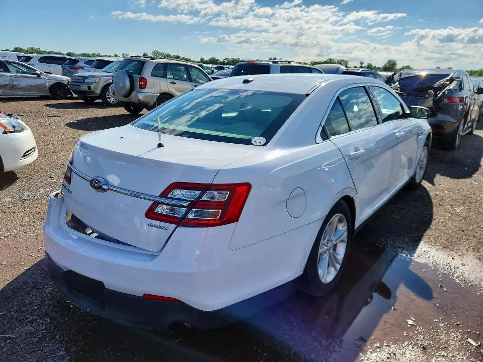 2015 FORD TAURUS SE  