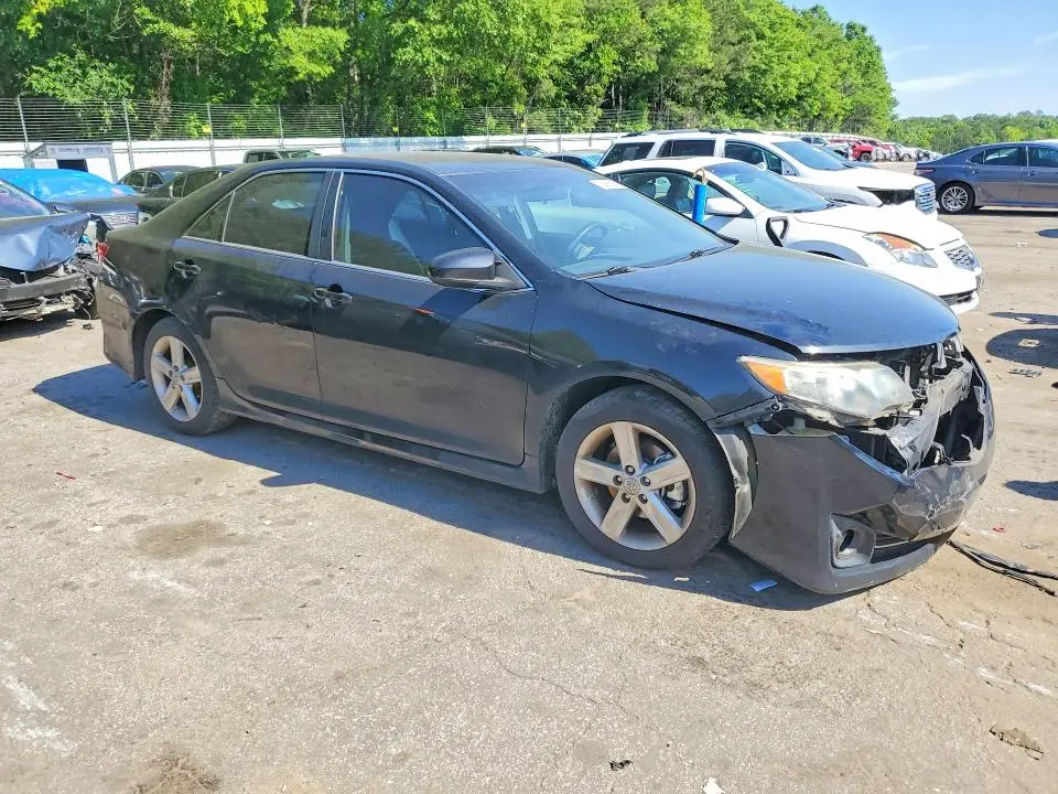 2014 TOYOTA CAMRY SE  
