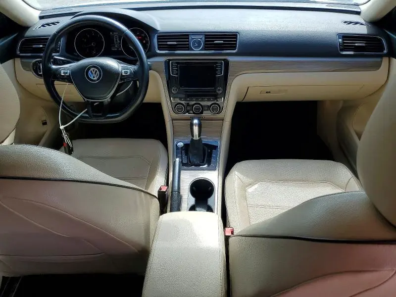 2016 VOLKSWAGEN PASSAT SE  