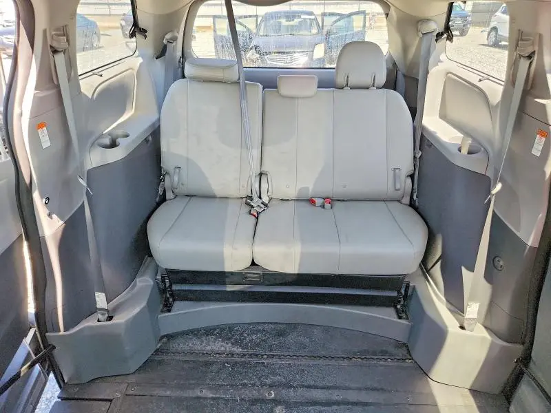 2018 TOYOTA SIENNA   