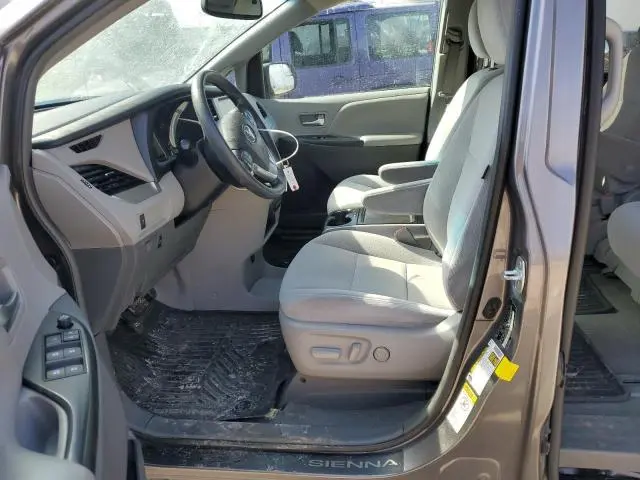 2017 TOYOTA SIENNA LE  