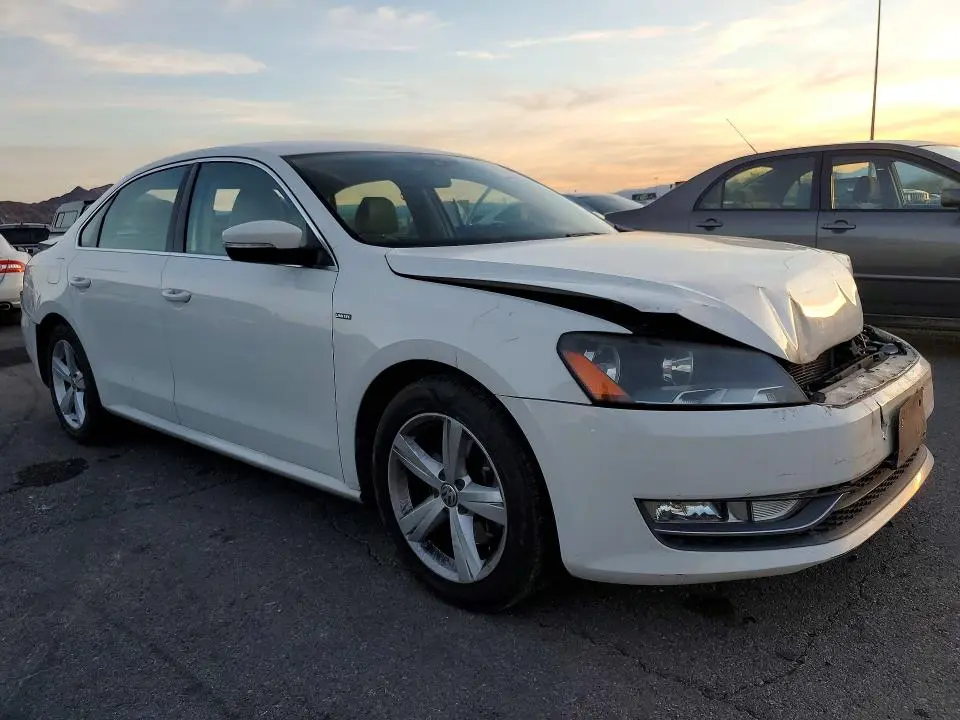 2015 VOLKSWAGEN PASSAT S  