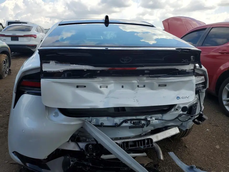 2024 TOYOTA PRIUS XLE  