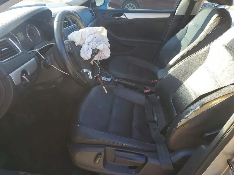 2013 VOLKSWAGEN JETTA SE  