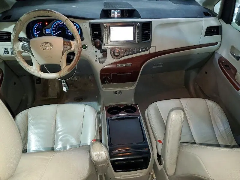 2011 TOYOTA SIENNA XLE  