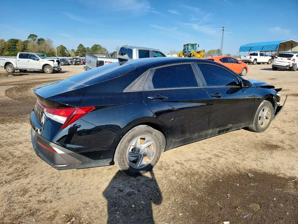 2024 HYUNDAI ELANTRA SE  