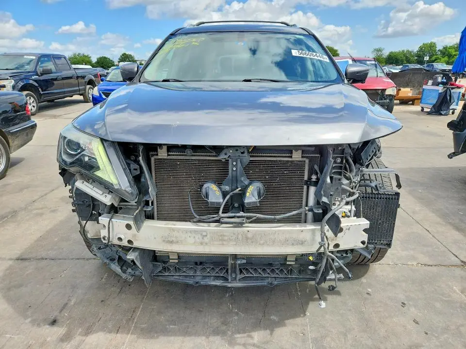 2017 NISSAN PATHFINDER SL  